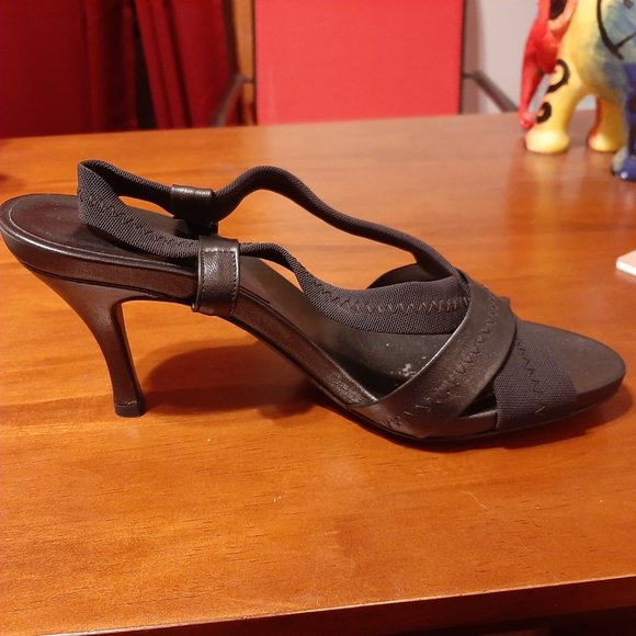 Slightly Used, but Look Perfect Donald J. Pliner Black/Dark Gray Strappy Sandal - Picture 3 of 9